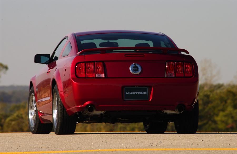  Ford Mustang GT 2005 года  (фото 85 из 209)